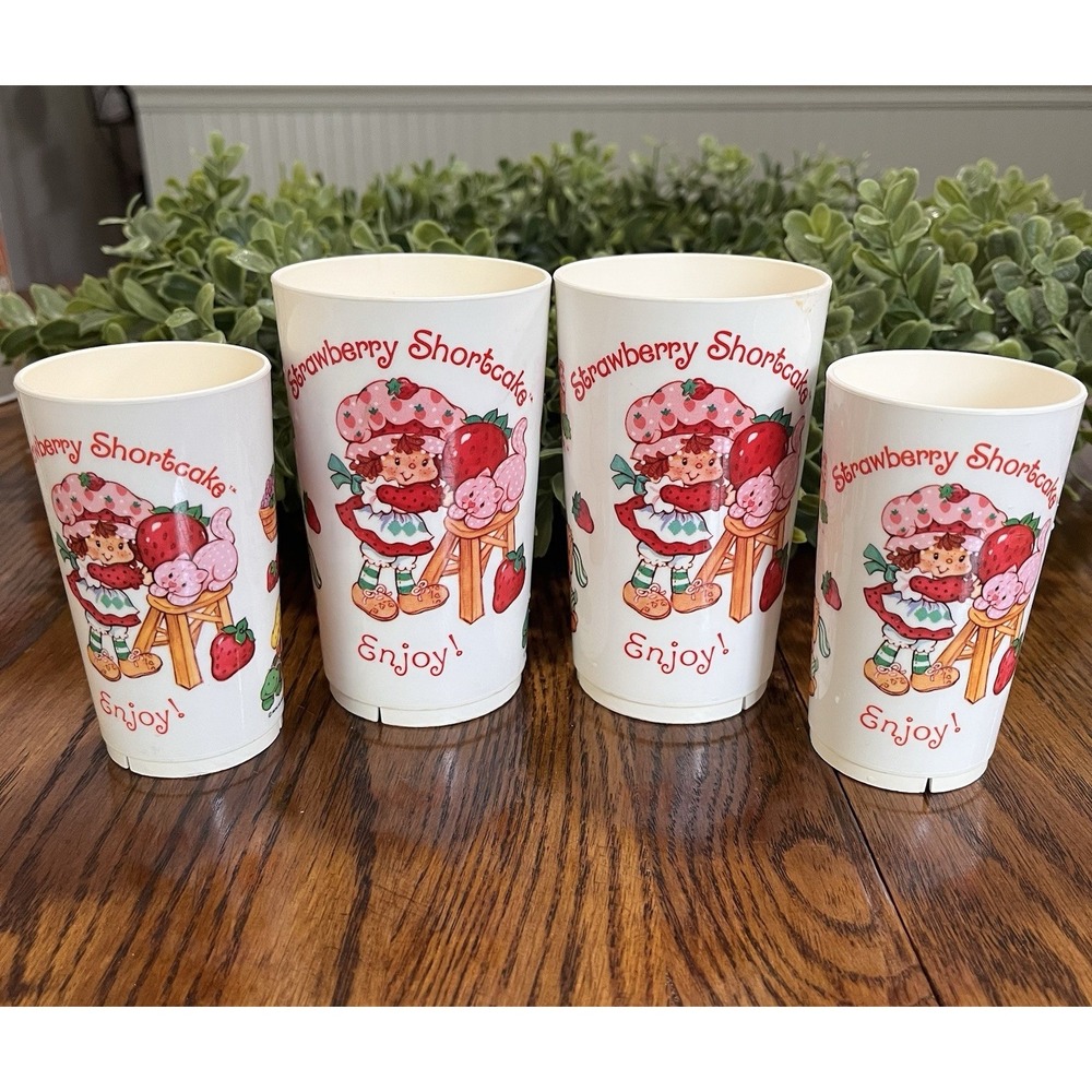 Four Strawberry Shortcake Plastic Drinking Cups 2-10oz 2-5 Oz American Greetings